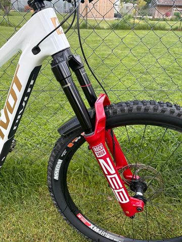 Gebrauchtes Pivot Firebird Custom 2026 Mountainbike, Weiß — Bild 3 von 12