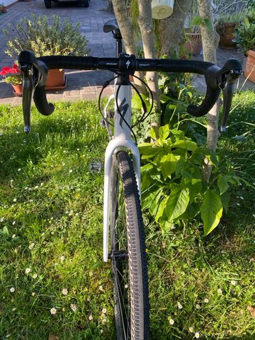 Used Specialized Diverge E5 2025 2025 Road & Gravel, White — image 8 of 11
