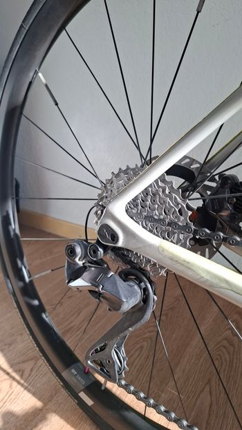Used Canyon Endurace CF SL 8 Aero 2022 2022 Road & Gravel, White — image 8 of 12