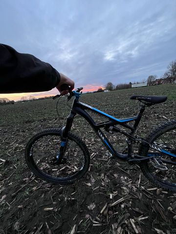 Specialized Enduro Elite 650b 2015 2015 Mountainbike usato, Nero — immagine 2 di 3