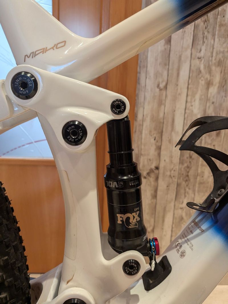 Berria MAKO 6 2023 2023 Mountainbike de segunda mano, Blanco — imagen 4 de 11