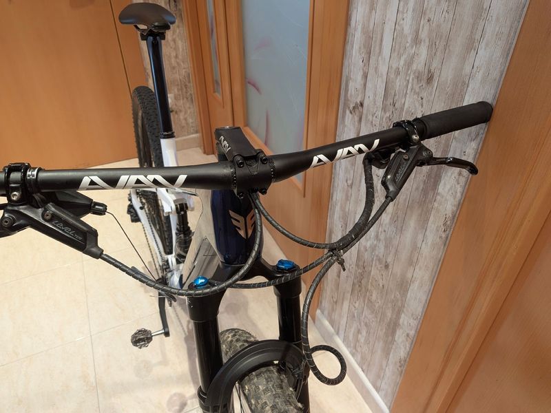 Berria MAKO 6 2023 2023 Mountainbike de segunda mano, Blanco — imagen 5 de 11
