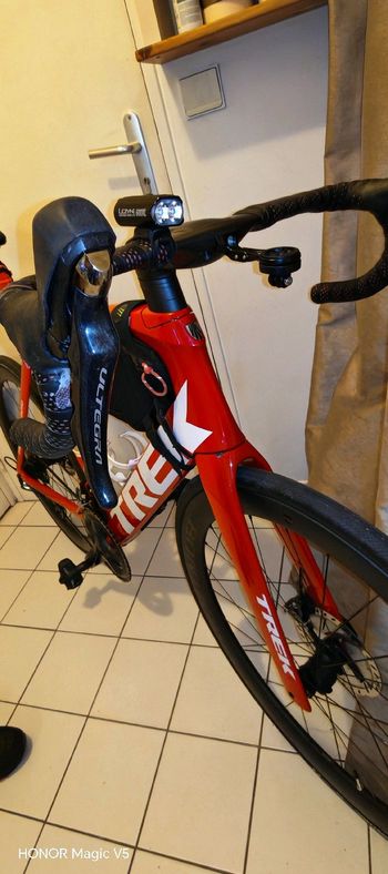 Used Trek Madone SLR 6 Disc 2019 2019 Road & Gravel, Red — image 39 of 39