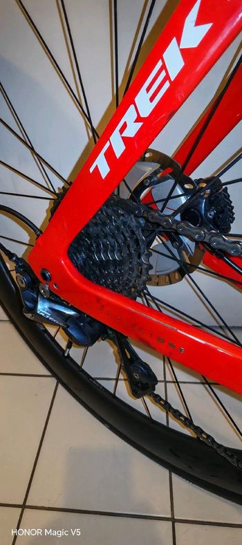 Used Trek Madone SLR 6 Disc 2019 2019 Road & Gravel, Red — image 35 of 39