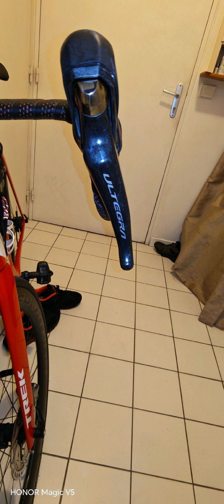 Used Trek Madone SLR 6 Disc 2019 2019 Road & Gravel, Red — image 33 of 39