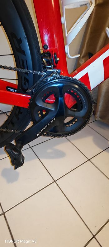 Used Trek Madone SLR 6 Disc 2019 2019 Road & Gravel, Red — image 38 of 39