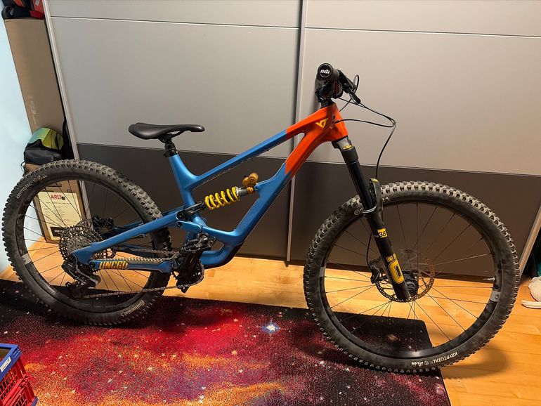 Used YT Industries Capra 29 CORE 3 CF 2025 2025 Mountainbike, Blue, Mixed — image 1 of 3
