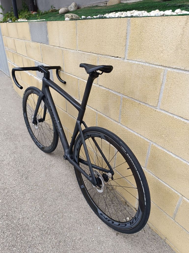 Used Specialized Tarmac SL7 Sport - Shimano 105 2024 Frameset 2024 Road & Gravel, Black — image 5 of 16