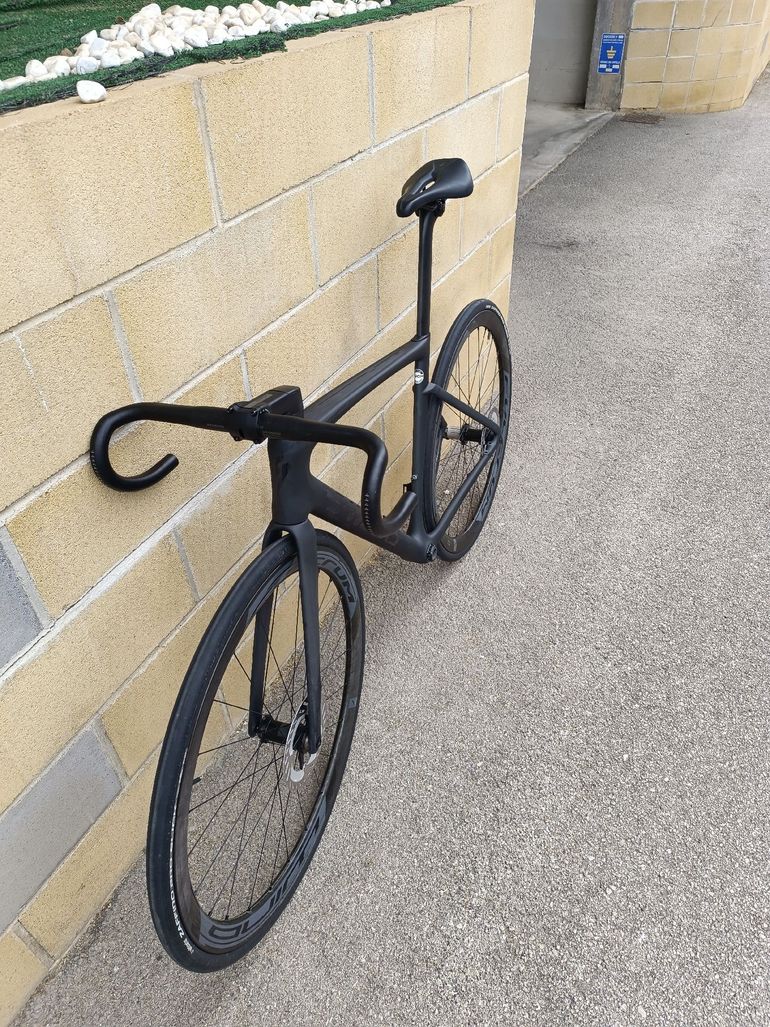 Used Specialized Tarmac SL7 Sport - Shimano 105 2024 Frameset 2024 Road & Gravel, Black — image 3 of 16