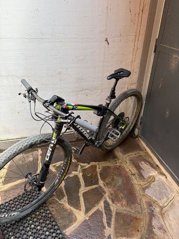 Cannondale F-Si Carbon 1 2018 2018 Mountainbike usato, Nero — immagine 2 di 8