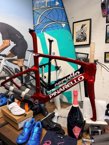 Käytetty Pinarello F9 54.5 Starry Red Frameset 2027 Road & Gravel