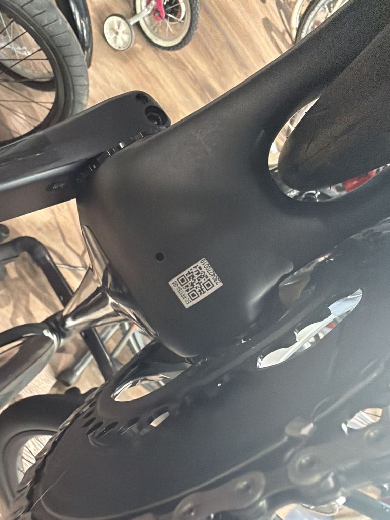 Used Colnago V4Rs Disc Ultegra Di2 8100 w/Fulcrum Racing 600 Wheels 2024 2024 Road & Gravel, Black — image 6 of 6
