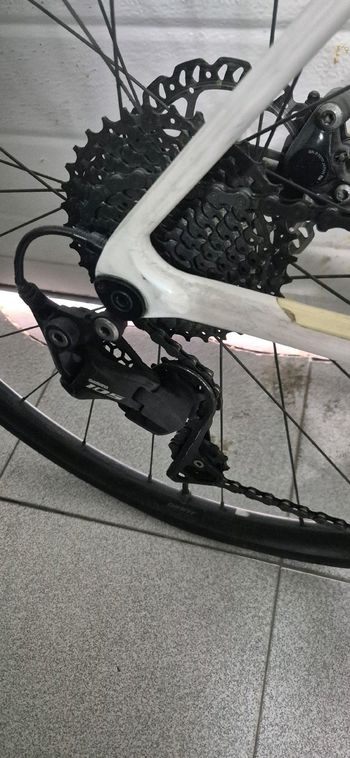 Used Giant TCR Advanced 2 Disc Pro Compact 2020 2020 Road & Gravel, White — image 8 of 8