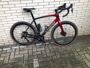 Used Trek Domane Shimano Ultegra Di2 2023 Road & Gravel, Red — image 1 of 12