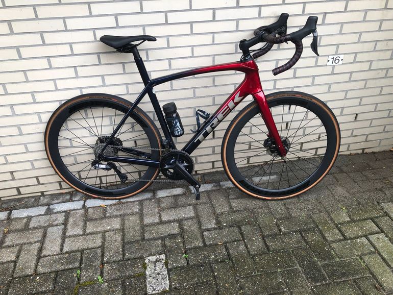Used Trek Domane Shimano Ultegra Di2 2023 Road & Gravel, Red — image 1 of 12
