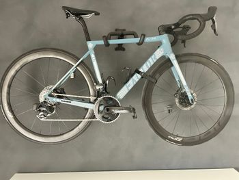 Factor, O2 SRAM Force eTap AXS
