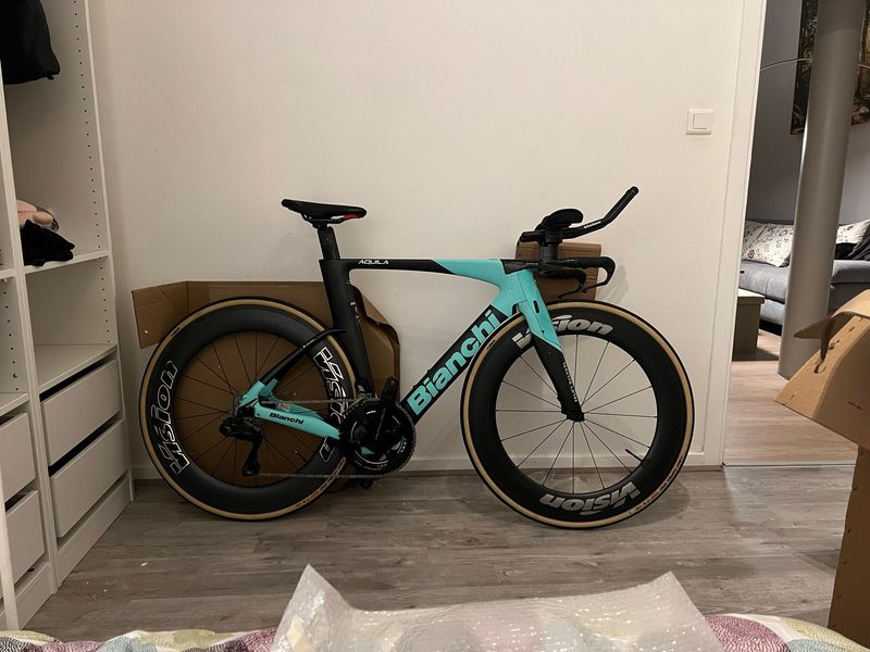 Used Bianchi Aquila Shimano Dura Ace Di2 2024 Road & Gravel