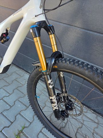 Specialized Stumpjumper EVO Pro 2023 2023 Mountainbike usato, Bianco — immagine 4 di 13