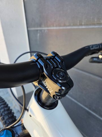 Specialized Stumpjumper EVO Pro 2023 2023 Mountainbike usato, Bianco — immagine 8 di 13