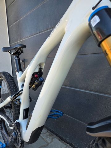 Specialized Stumpjumper EVO Pro 2023 2023 Mountainbike usato, Bianco — immagine 11 di 13