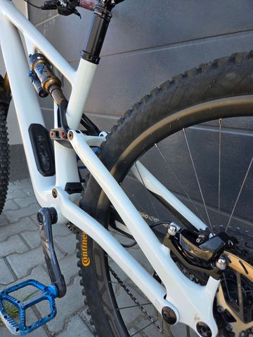 Specialized Stumpjumper EVO Pro 2023 2023 Mountainbike usato, Bianco — immagine 9 di 13