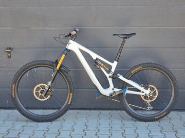 Specialized Stumpjumper EVO Pro 2023 2023 Mountainbike usato, Bianco — immagine 1 di 13