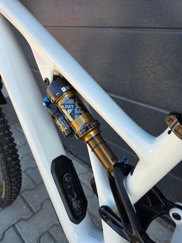 Specialized Stumpjumper EVO Pro 2023 2023 Mountainbike usato, Bianco — immagine 6 di 13