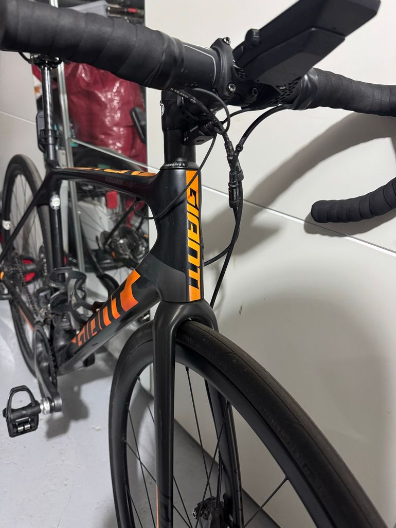 Used Giant TCR Advanced Pro 1 Disc 2017 2017 Road & Gravel — image 2 of 7