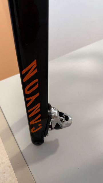 Canyon Aeroad CFR eTap 2024 2024 Road & Gravel d'occasion — image 7 sur 12