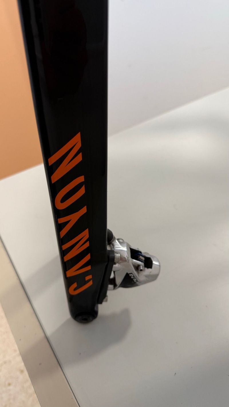 Canyon Aeroad CFR eTap 2024 2024 Road & Gravel d'occasion — image 7 sur 12