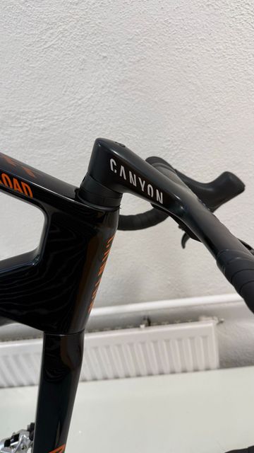 Canyon Aeroad CFR eTap 2024 2024 Road & Gravel d'occasion — image 9 sur 12
