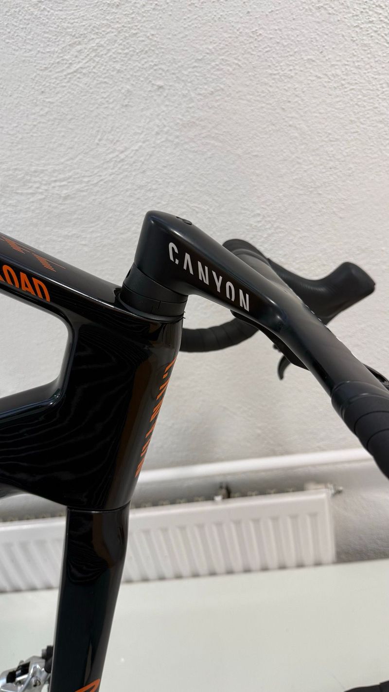 Canyon Aeroad CFR eTap 2024 2024 Road & Gravel d'occasion — image 9 sur 12