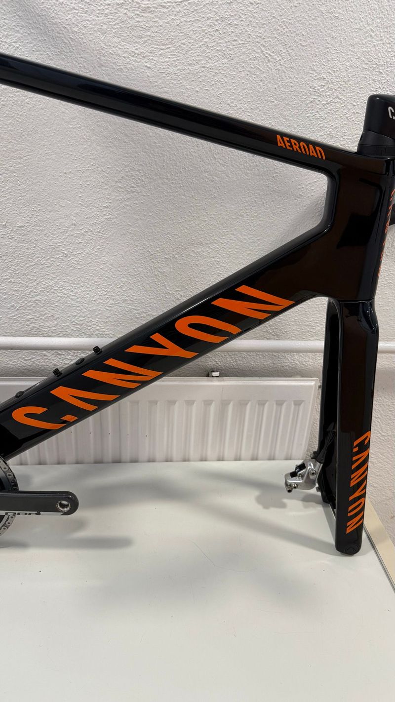 Canyon Aeroad CFR eTap 2024 2024 Road & Gravel d'occasion — image 3 sur 12