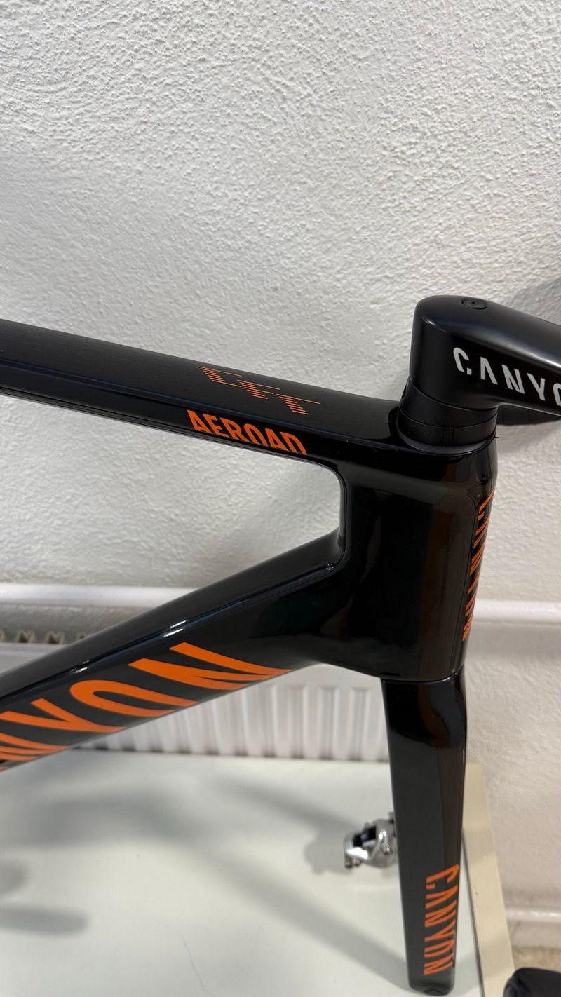Canyon Aeroad CFR eTap 2024 2024 Road & Gravel d'occasion — image 2 sur 12