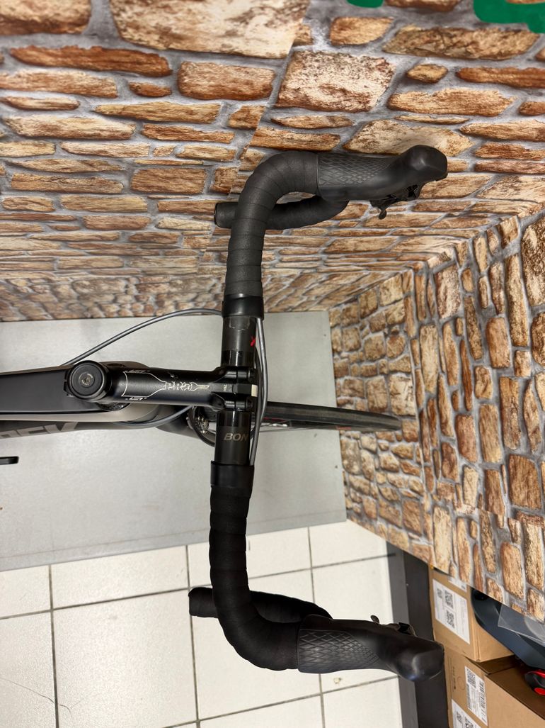 Used Trek Émonda SLR 8 2018 2018 Road & Gravel, Black — image 3 of 10