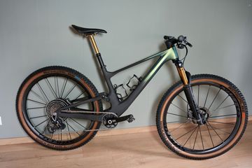 Scott Spark 900 Ultimate TR 2025 2025 Mountainbike usato, Verde — immagine 1 di 9