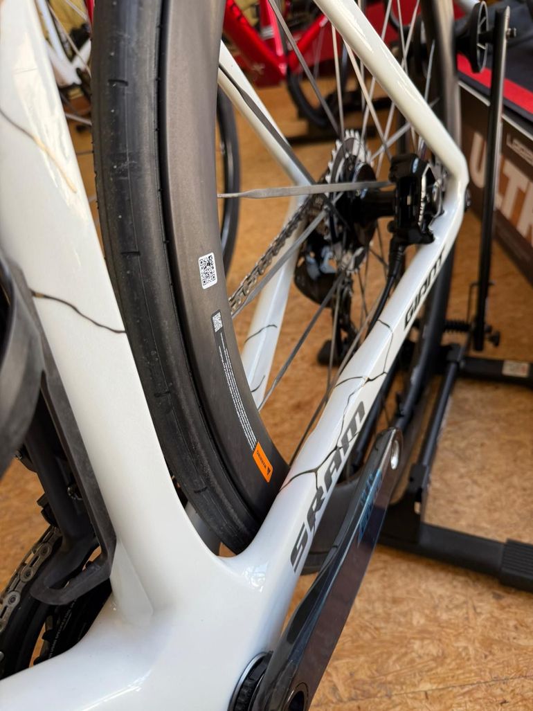 Used Giant Propel SRAM Force eTap AXS 2025 Road & Gravel, White — image 29 of 34