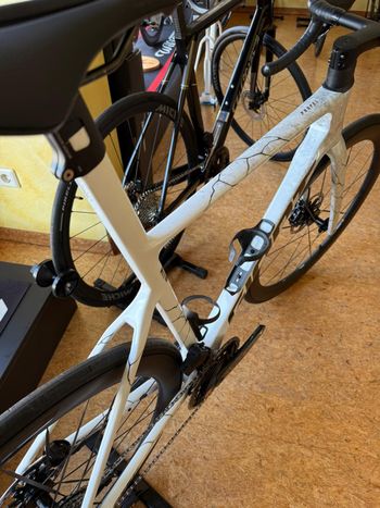 Used Giant Propel SRAM Force eTap AXS 2025 Road & Gravel, White — image 22 of 34