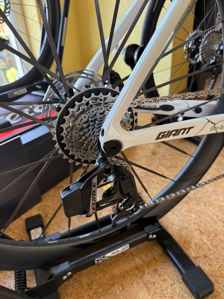 Used Giant Propel SRAM Force eTap AXS 2025 Road & Gravel, White — image 18 of 34