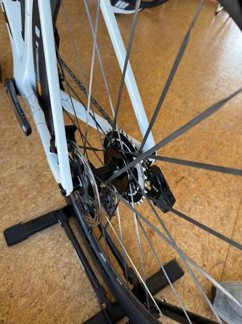Used Giant Propel SRAM Force eTap AXS 2025 Road & Gravel, White — image 25 of 34