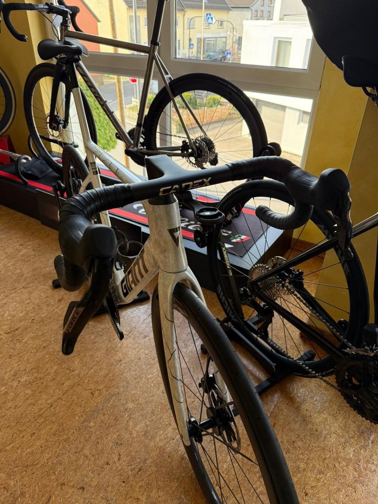Used Giant Propel SRAM Force eTap AXS 2025 Road & Gravel, White — image 33 of 34