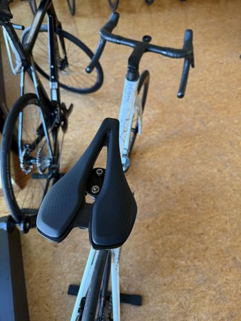 Used Giant Propel SRAM Force eTap AXS 2025 Road & Gravel, White — image 27 of 34