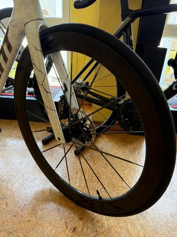 Used Giant Propel SRAM Force eTap AXS 2025 Road & Gravel, White — image 30 of 34