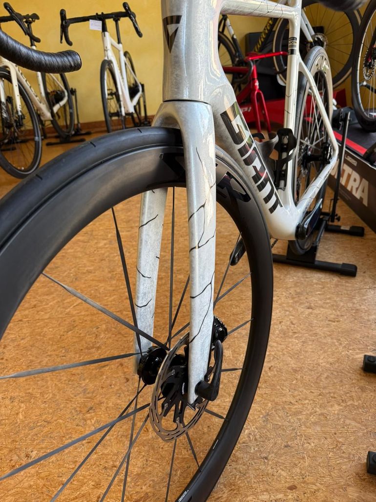 Used Giant Propel SRAM Force eTap AXS 2025 Road & Gravel, White — image 32 of 34
