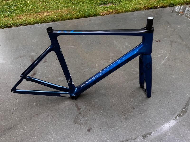 Tweedehands Scott Addict RC 20 2021 Frameset 2021 Road & Gravel — afbeelding 1 van 4