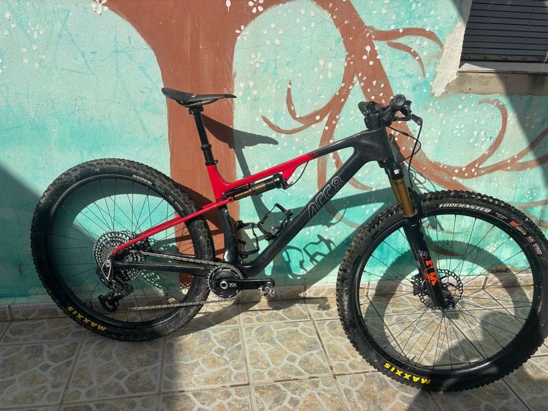 Käytetty ARC8 Evolve FS XTR | Fox Factory 2024 2024 MTB