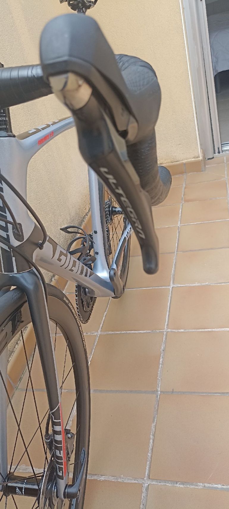 Used Giant Tcr Shimano Ultegra 2019 Road & Gravel, Light Gray — image 4 of 22