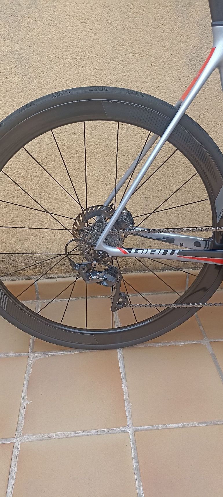 Used Giant Tcr Shimano Ultegra 2019 Road & Gravel, Light Gray — image 11 of 22