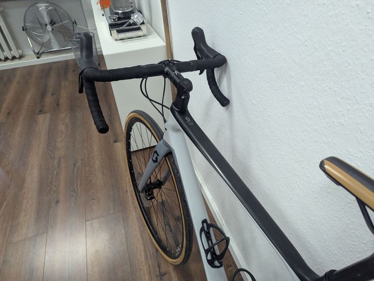 Used Scott Addict 20 disc 2019 2019 Road & Gravel — image 6 of 8
