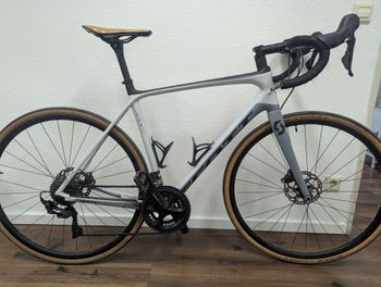 Used Scott Addict 20 disc 2019 2019 Road & Gravel — image 1 of 8